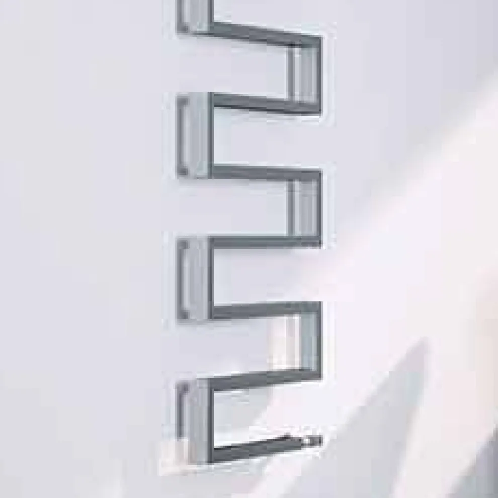 Hydraulischer Heizkörper vertikal Snake von Scirocco H verchromt