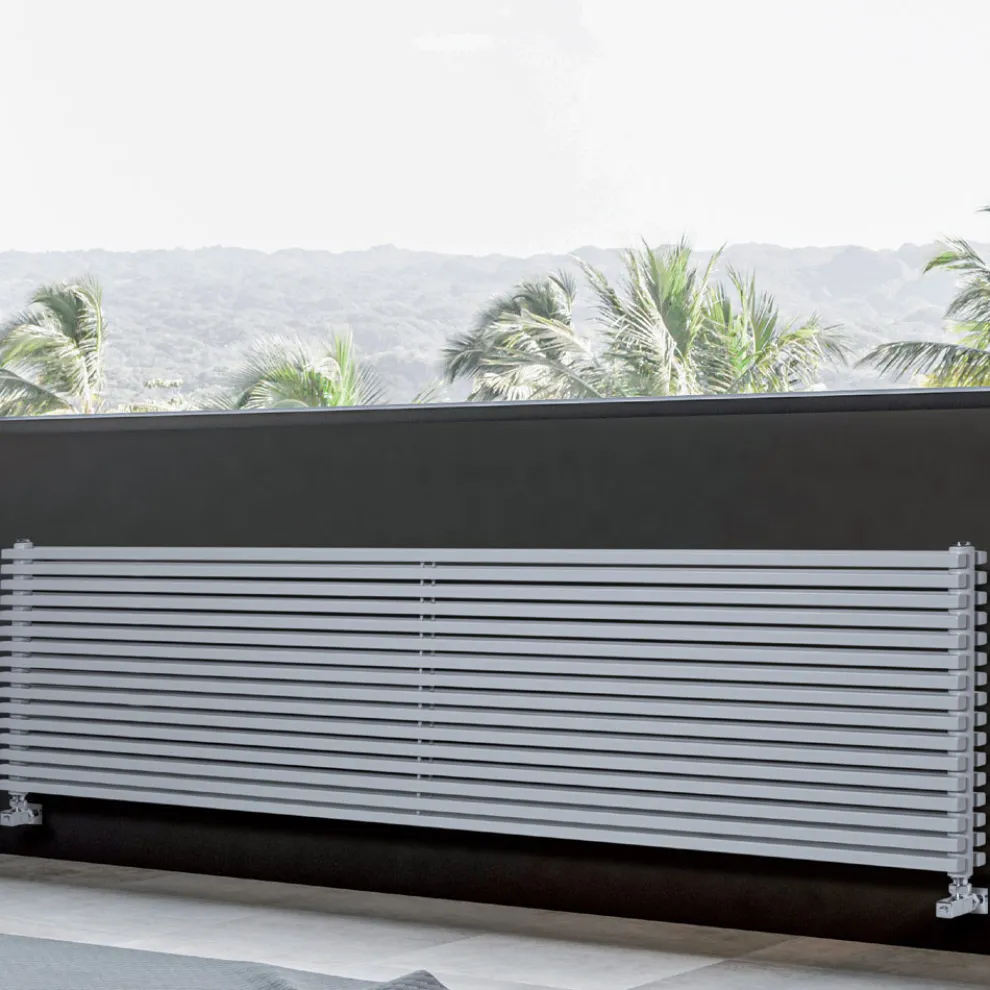 Hydraulischer Heizkörper mit doppelten Elementen mit quadratischem Querschnitt, hergestellt in Italien – Himbeere