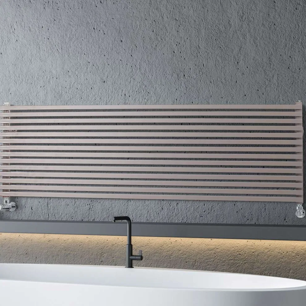 Hydraulischer Heizkörper mit einzelnen Elementen mit quadratischem Querschnitt, hergestellt in Italien – Nougat