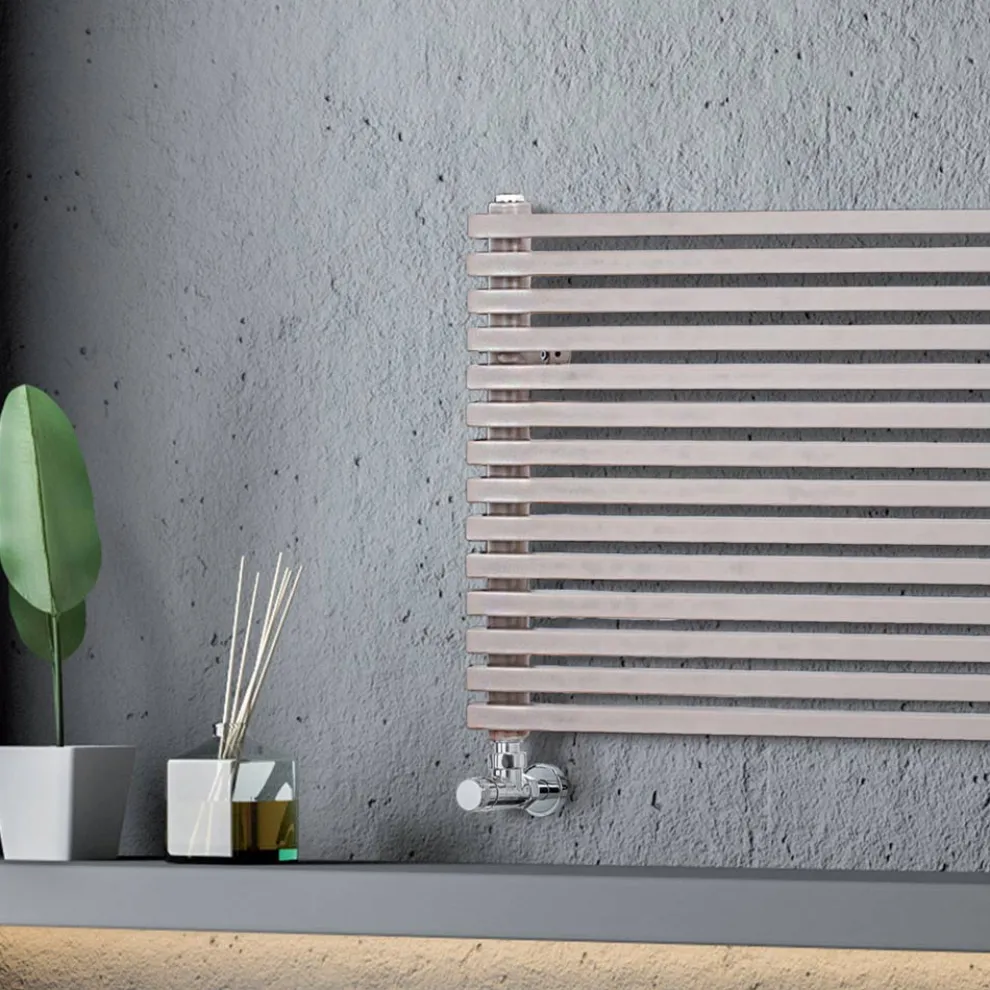 Hydraulischer Heizkörper mit einzelnen Elementen mit quadratischem Querschnitt, hergestellt in Italien – Nougat