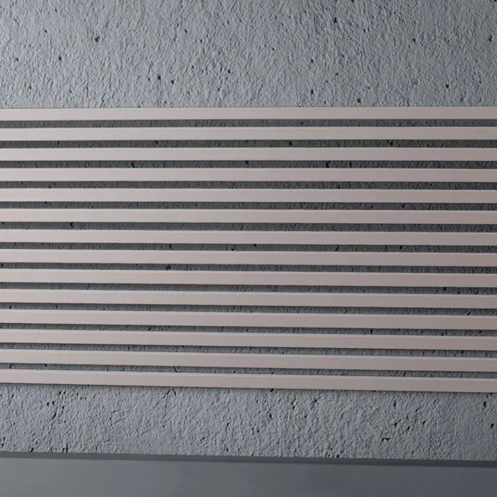 Hydraulischer Heizkörper mit einzelnen Elementen mit quadratischem Querschnitt, hergestellt in Italien – Nougat