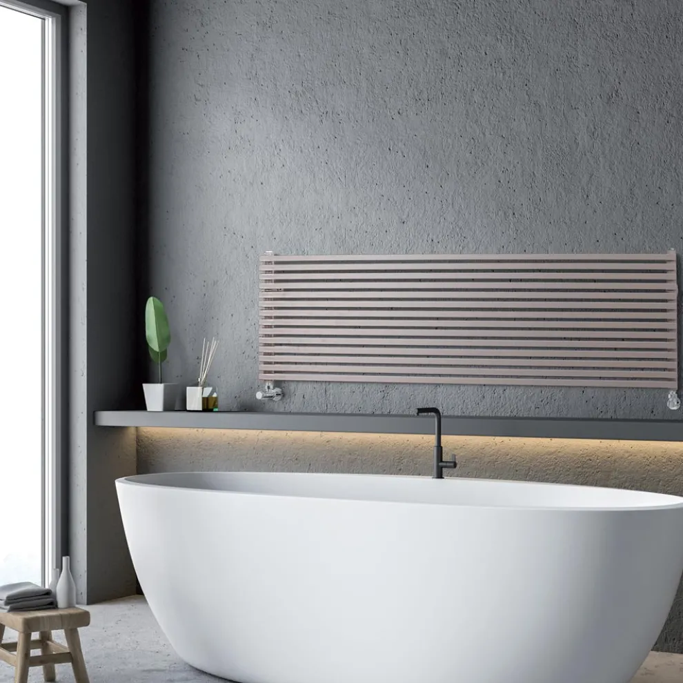 Hydraulischer Heizkörper mit einzelnen Elementen mit quadratischem Querschnitt, hergestellt in Italien – Nougat