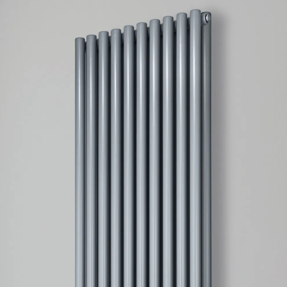 Hydraulischer Heizkörper mit horizontalen Kollektoren und vertikalen Rohren – Colomba