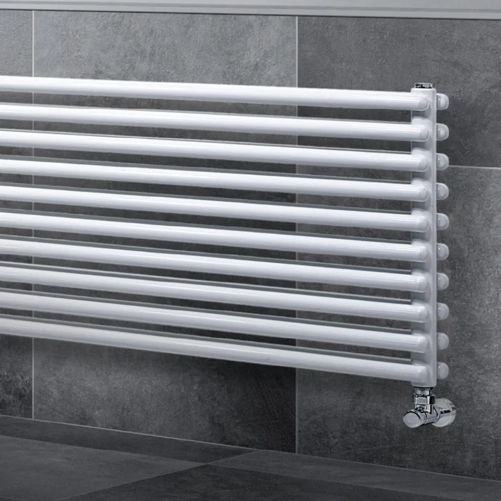 Hydraulischer Heizkörper mit doppelter Reihe horizontaler Elemente, hergestellt in Italien – Strega