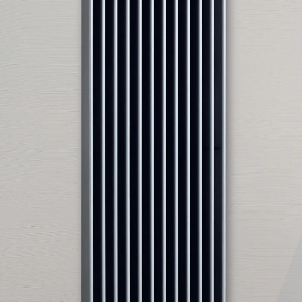 Hydraulischer Heizkörper mit doppelter Reihe flacher Elemente, hergestellt in Italien – Mazedonien