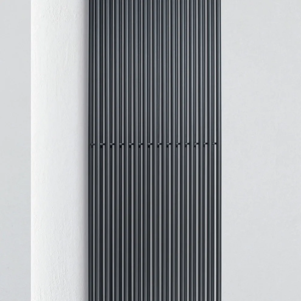 Hydraulischer Heizkörper mit doppelter Reihe vertikaler Elemente, hergestellt in Italien – Pasticcio