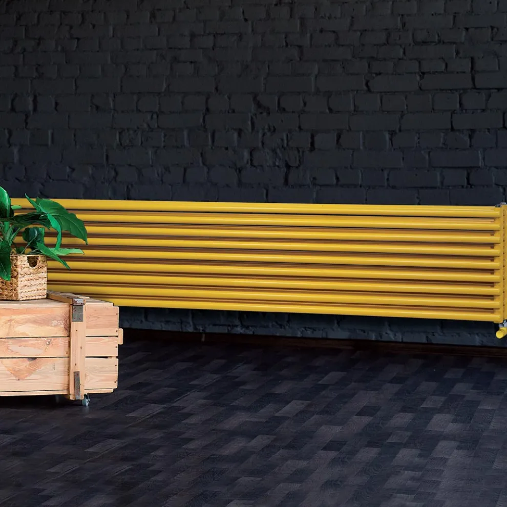 Hydraulischer Heizkörper mit dreifacher Serie horizontaler Elemente, hergestellt in Italien – Caramella