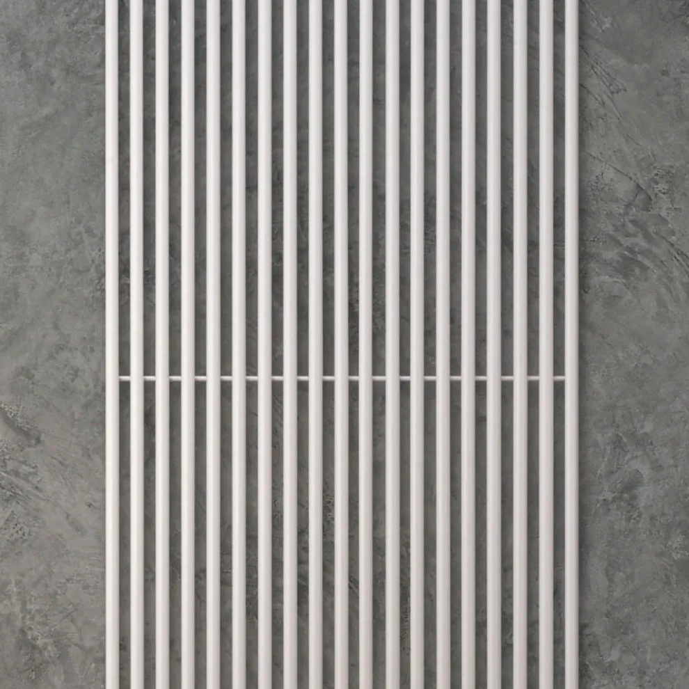 Hydraulischer Kühler mit einer Reihe vertikaler Elemente, hergestellt in Italien – Carbon