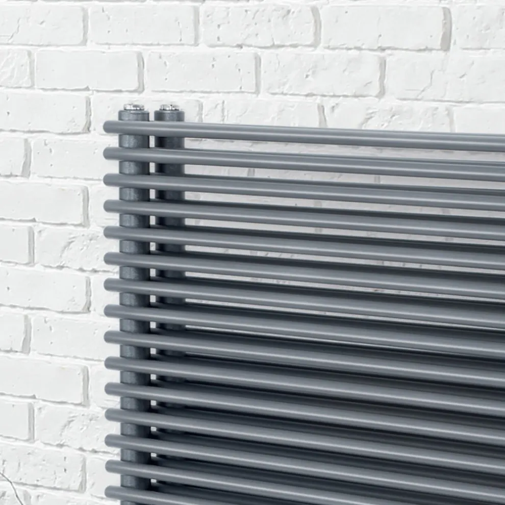 Hydraulischer Stahlheizkörper mit drei Abschnitten von Made in Italy Elements – Ciambella