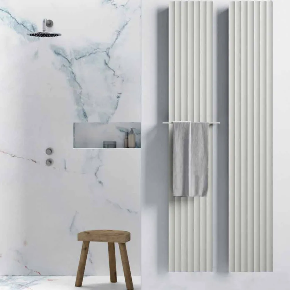 Hydraulischer Wandkühler mit modernem Design bis zu 700 W - 100 Leitungen