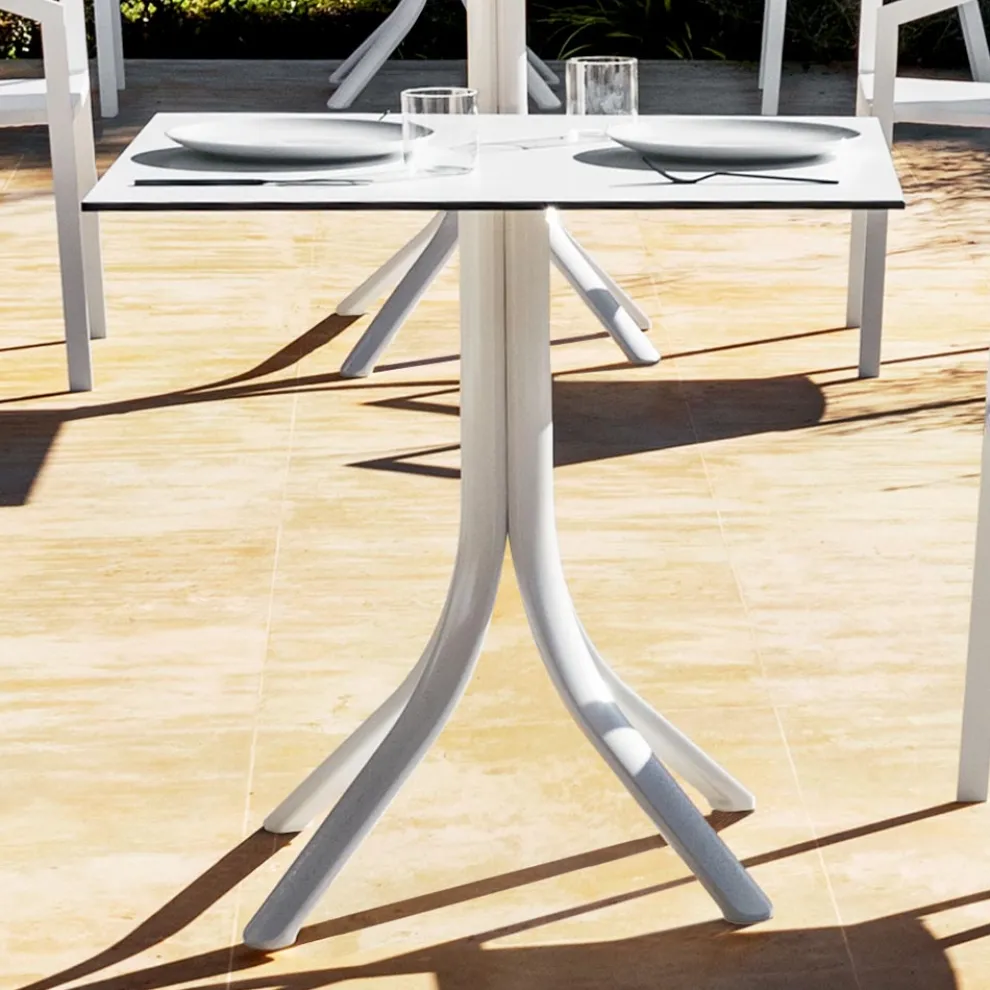 Quadratischer Stehtisch im Freien mit 4 Aluminiumbeinen in 2 Farben - Filomena