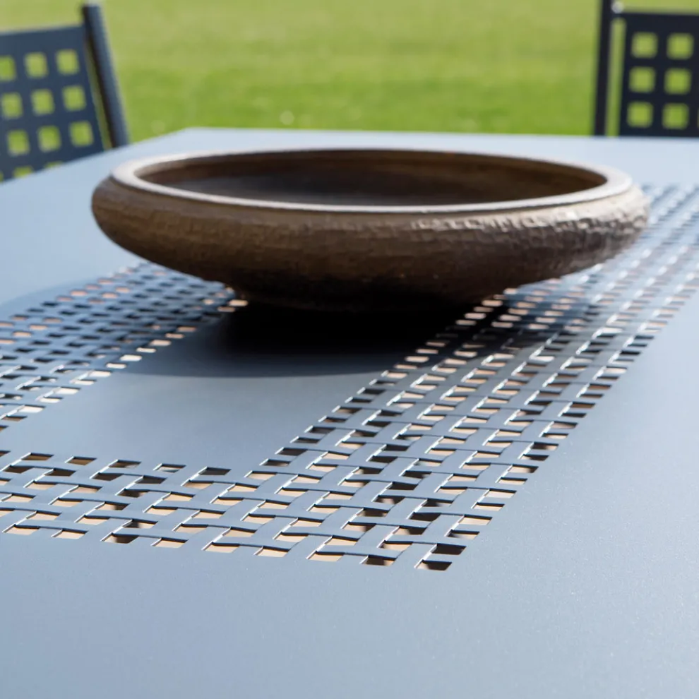 Gartentisch aus verzinktem Stahl, hergestellt in Italien – Blair