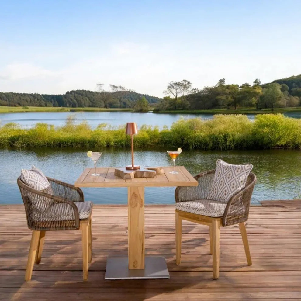 Quadratischer Gartentisch aus Teak und Metall - Marie