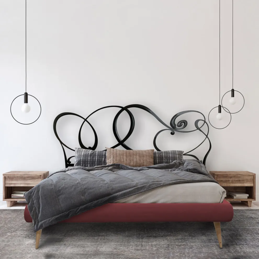 Doppelbett mit Eisenkopfteil und gepolstertem Bettrahmen, hergestellt in Italien – Kenzo