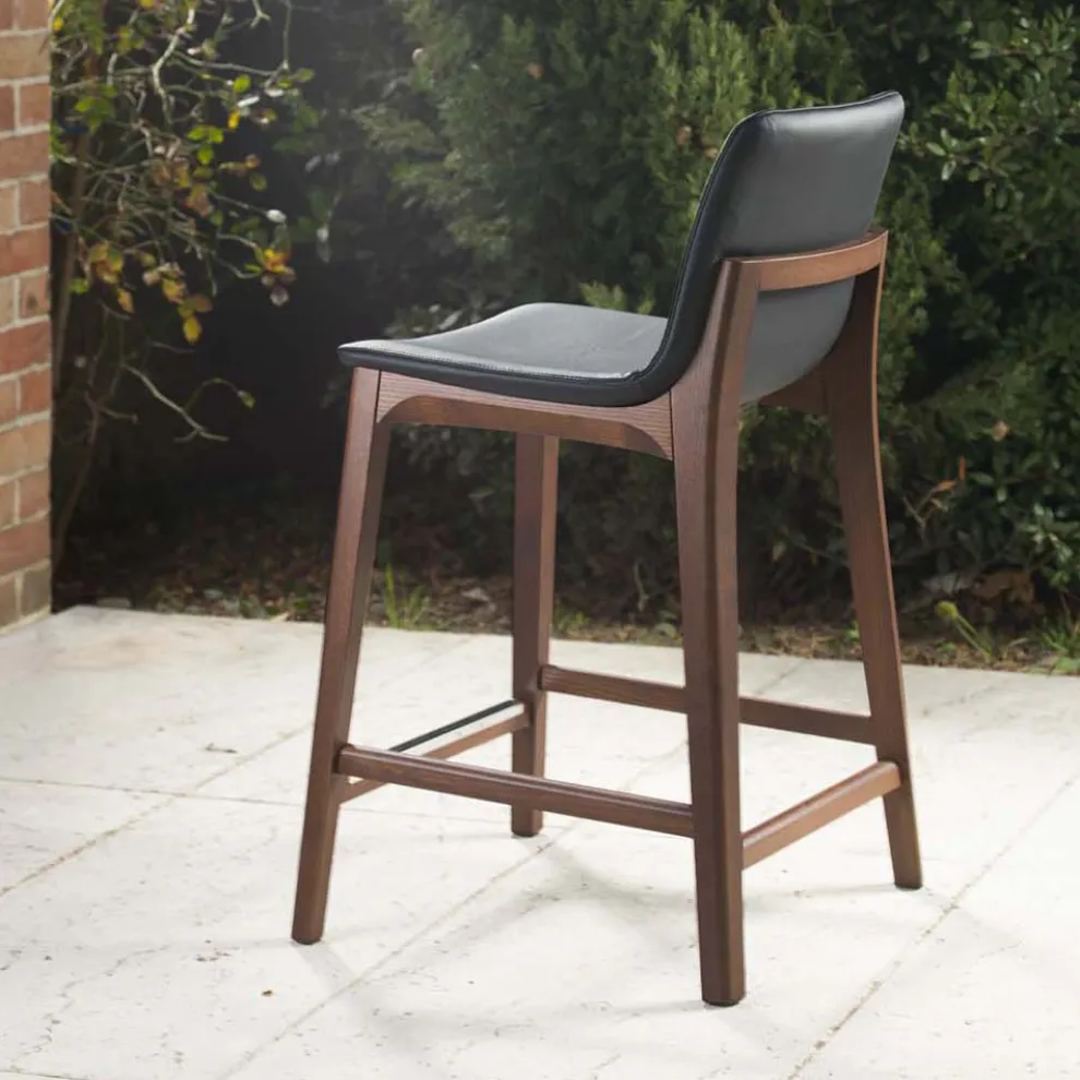 Küchenhocker mit festem Design aus Leder und Holz, hergestellt in Italien – Rocco