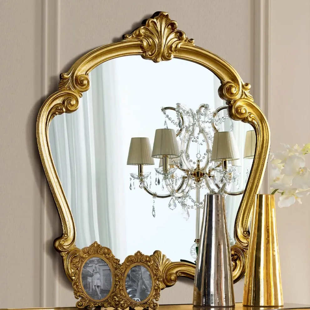 Klassisch geformter Spiegel mit Blattgoldrahmen Made in Italy - Madalina