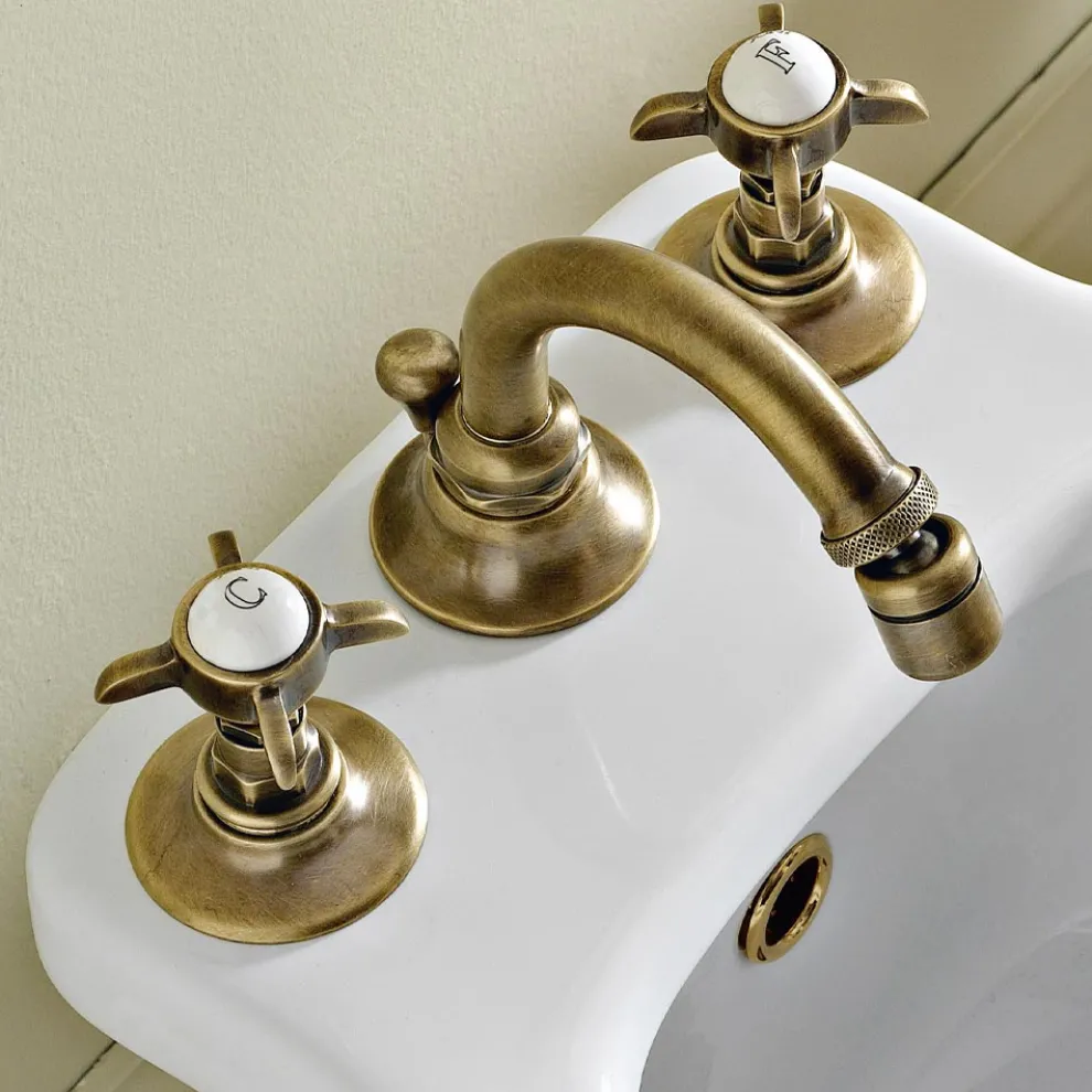 Klassische 3-Loch-Bidetbatterie aus Messing und Schmetterlingsgriffen - Miriano