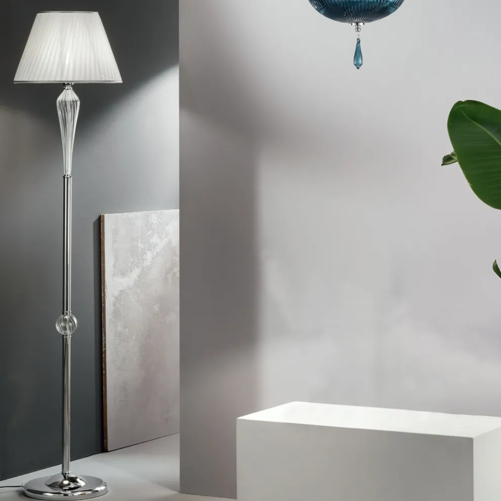 Klassische Stehlampe aus handgefertigtem Rigaton-Glas und verchromtem Metall - Fievole