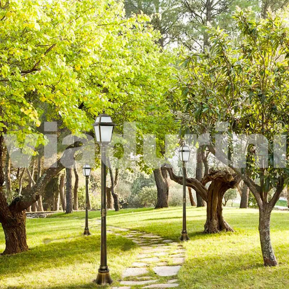 Klassischer Außenlaternenpfahl aus Aluminium, made in Italy, Kristel