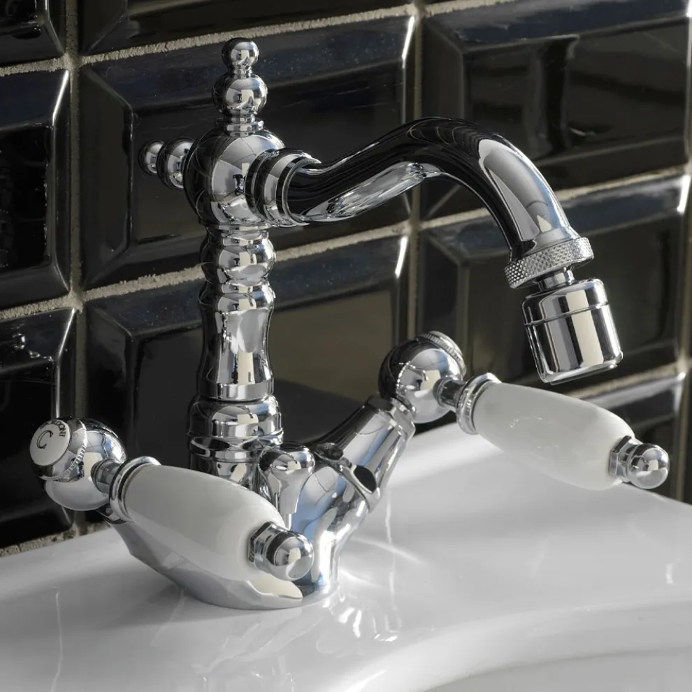 Klassischer Einloch-Bidethahn mit handgefertigten Messinghebeln - Noriana