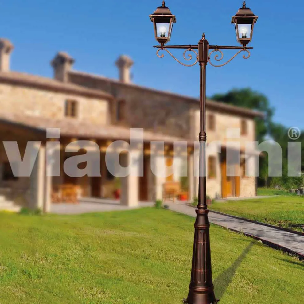 Klassischer Laternenpfahl für den Außenbereich aus Aluminium, hergestellt in Italien, Aquilina