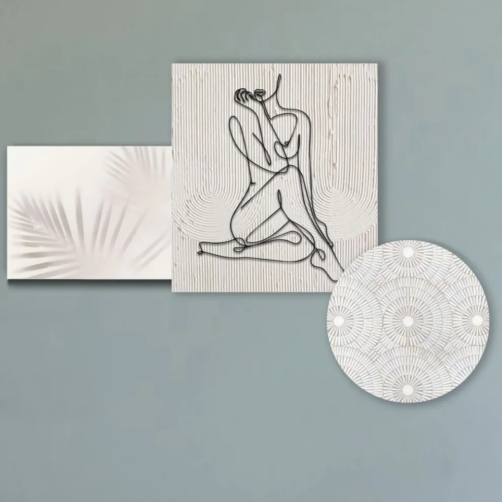 Komposition aus 3 Tafeln mit der Stilisierung einer Frau, hergestellt in Italien – Kaori