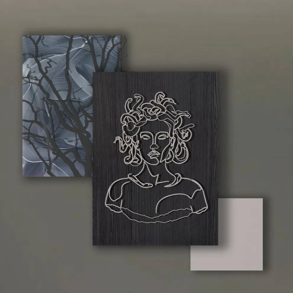 Komposition aus 3 Tafeln mit der Stilisierung der Medusa, hergestellt in Italien – Ichika