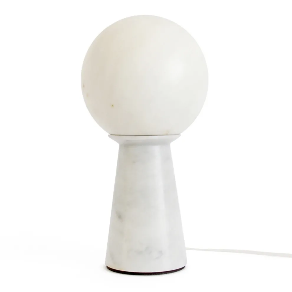 Konische Lampe mit weißer Kugel und Marmorsockel Made in Italy - Tobio