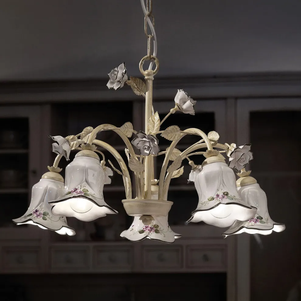 Kronleuchter mit 5 Lichtern aus Metall und handverzierter Keramik und Rosen - Pisa