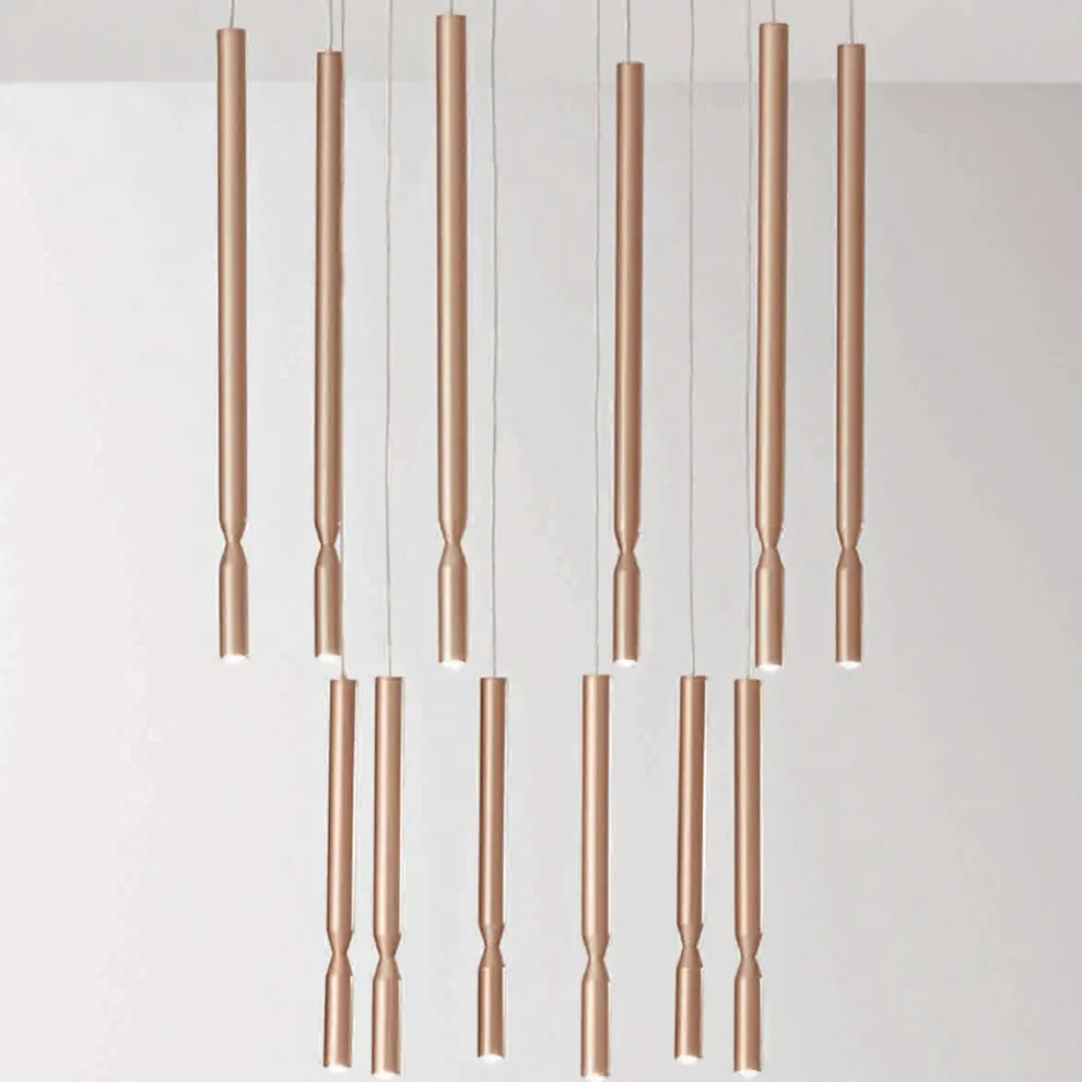 Kronleuchter mit 12 LED-Leuchten aus lackiertem Metall und verstellbaren Kabeln – Lärche