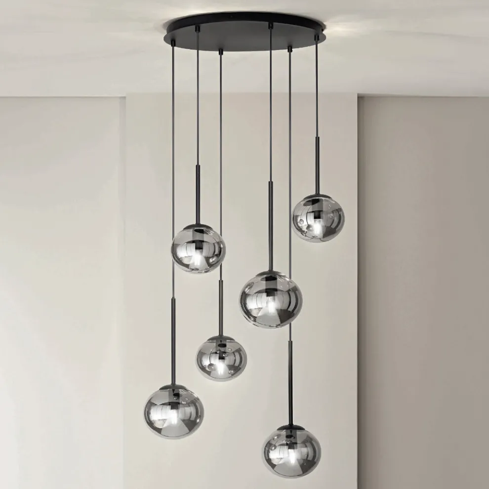 Kronleuchter mit 6 LEDs aus schwarz lackiertem Metall und geblasenem Glas – Ailanto