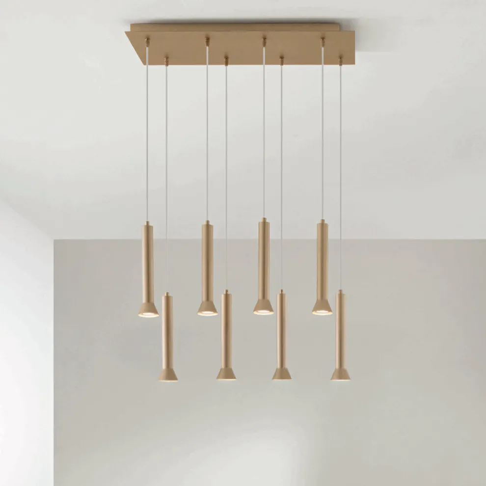 Kronleuchter mit goldlackiertem Metallrahmen und verstellbaren Kabeln – Birke