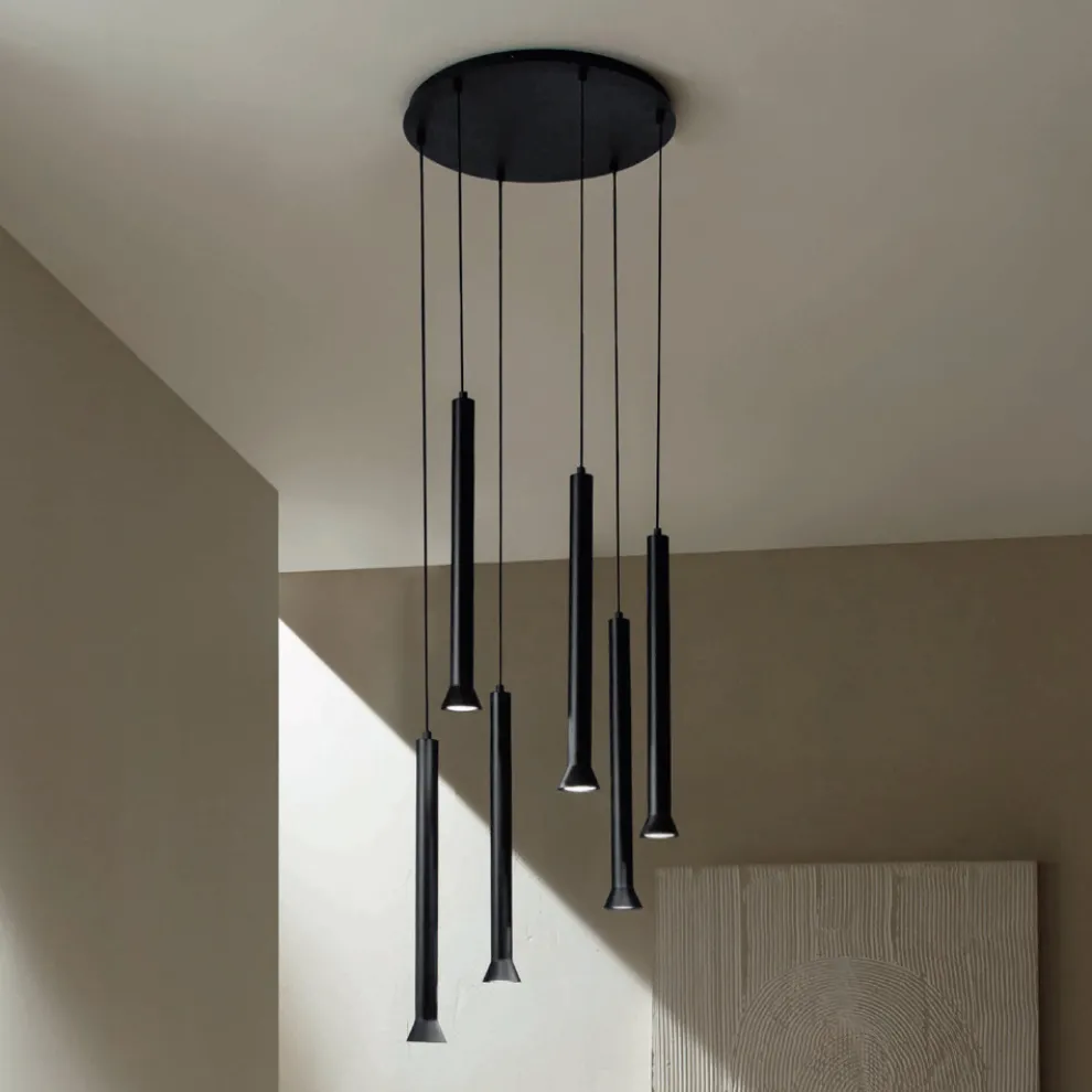 Kronleuchter mit schwarz lackiertem Metallrahmen und verstellbaren Kabeln – Birke