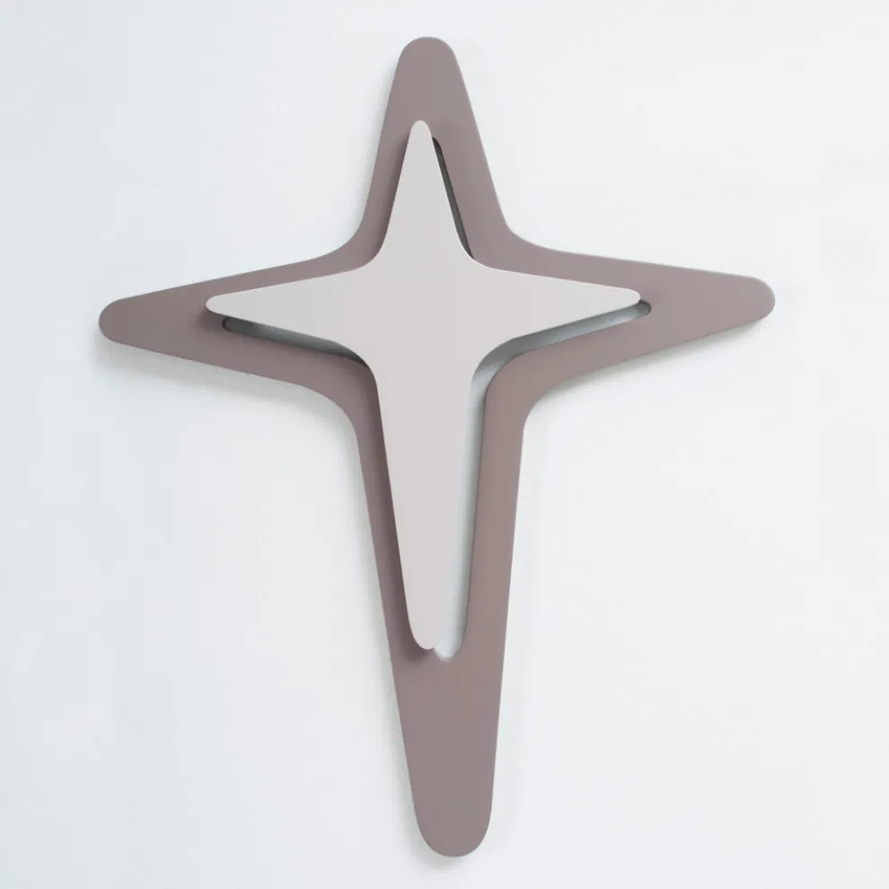 Kruzifix in Kakaofarbe und Kies, hergestellt mit Lasergravur, hergestellt in Italien – Diana