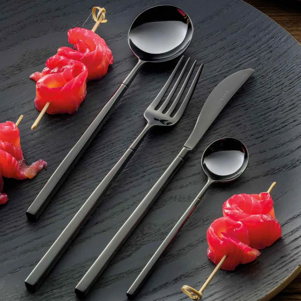 24 Besteck aus poliertem Schmiedestahl in verschiedenen Ausführungen, Made in Italy - Osaka