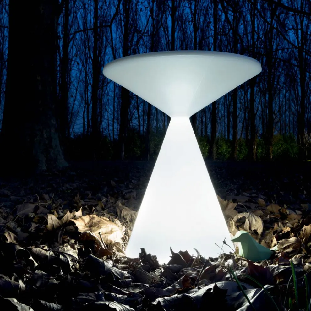 Leuchtender Outdoor-Couchtisch mit weißem Polyethylenbezug - Akut