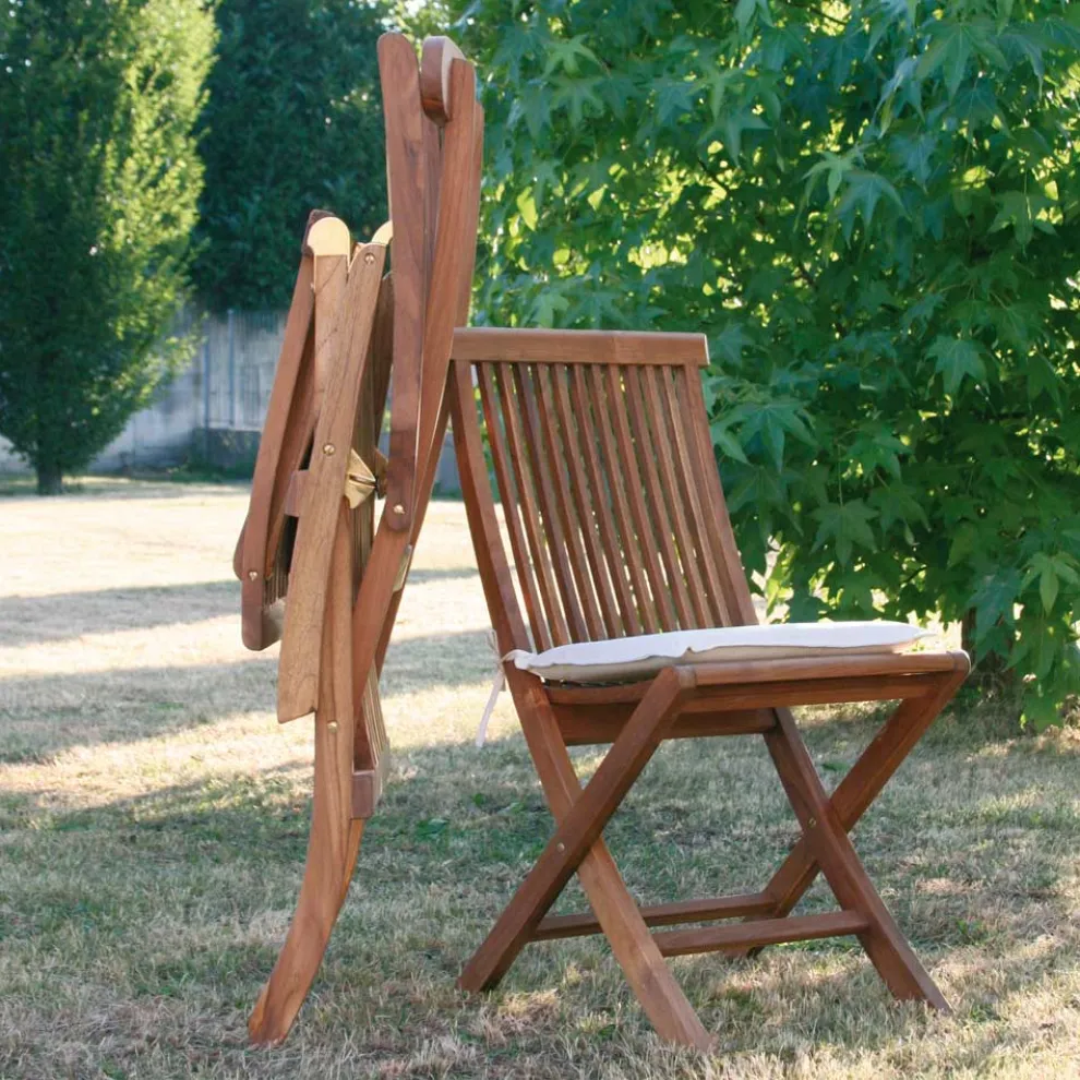 2 klappbare Gartenstühle aus Teakholz