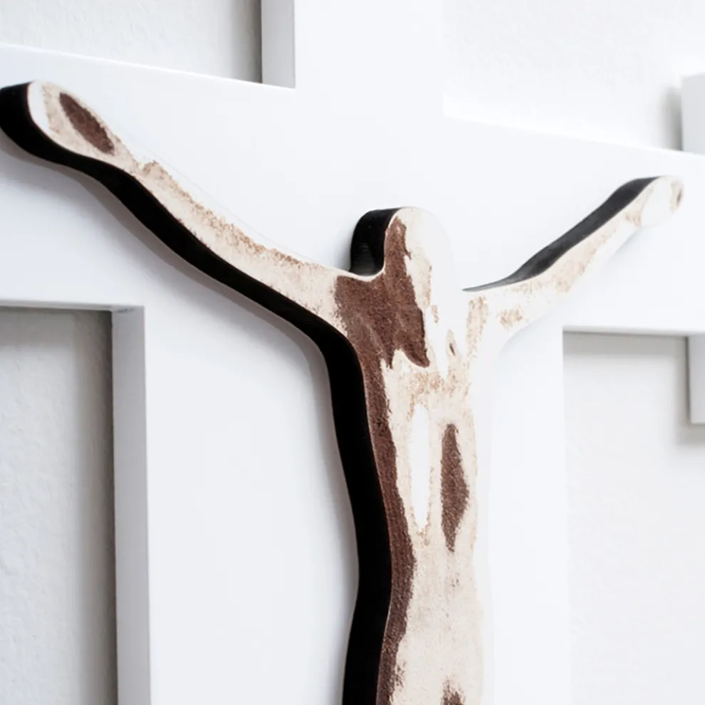 Lasergraviertes weißes Kruzifix des Erlösers, hergestellt in Italien – Glora