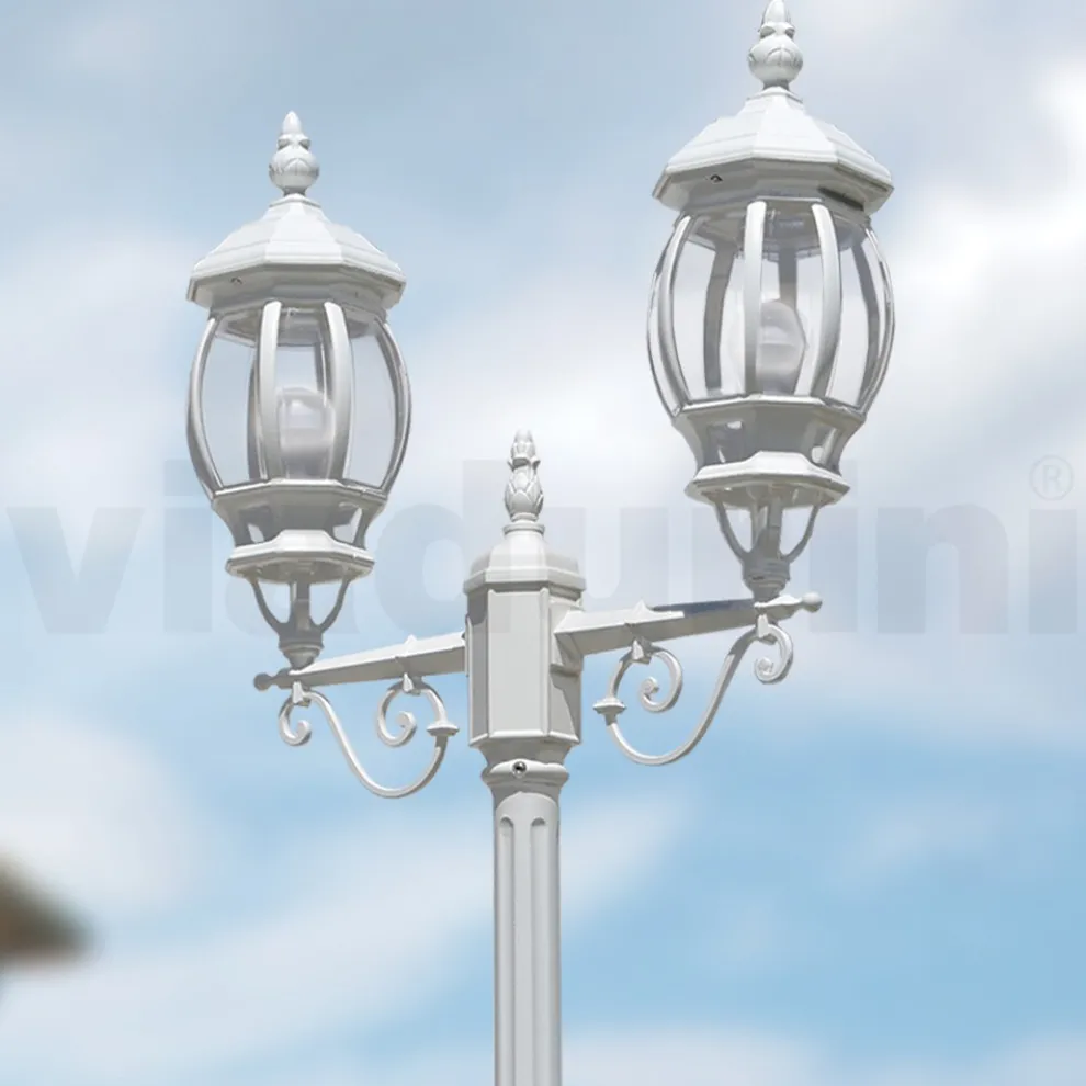 Laternenpfahl mit 2 Lichtern im Vintage-Stil aus weißem Aluminium, hergestellt in Italien – Dodo
