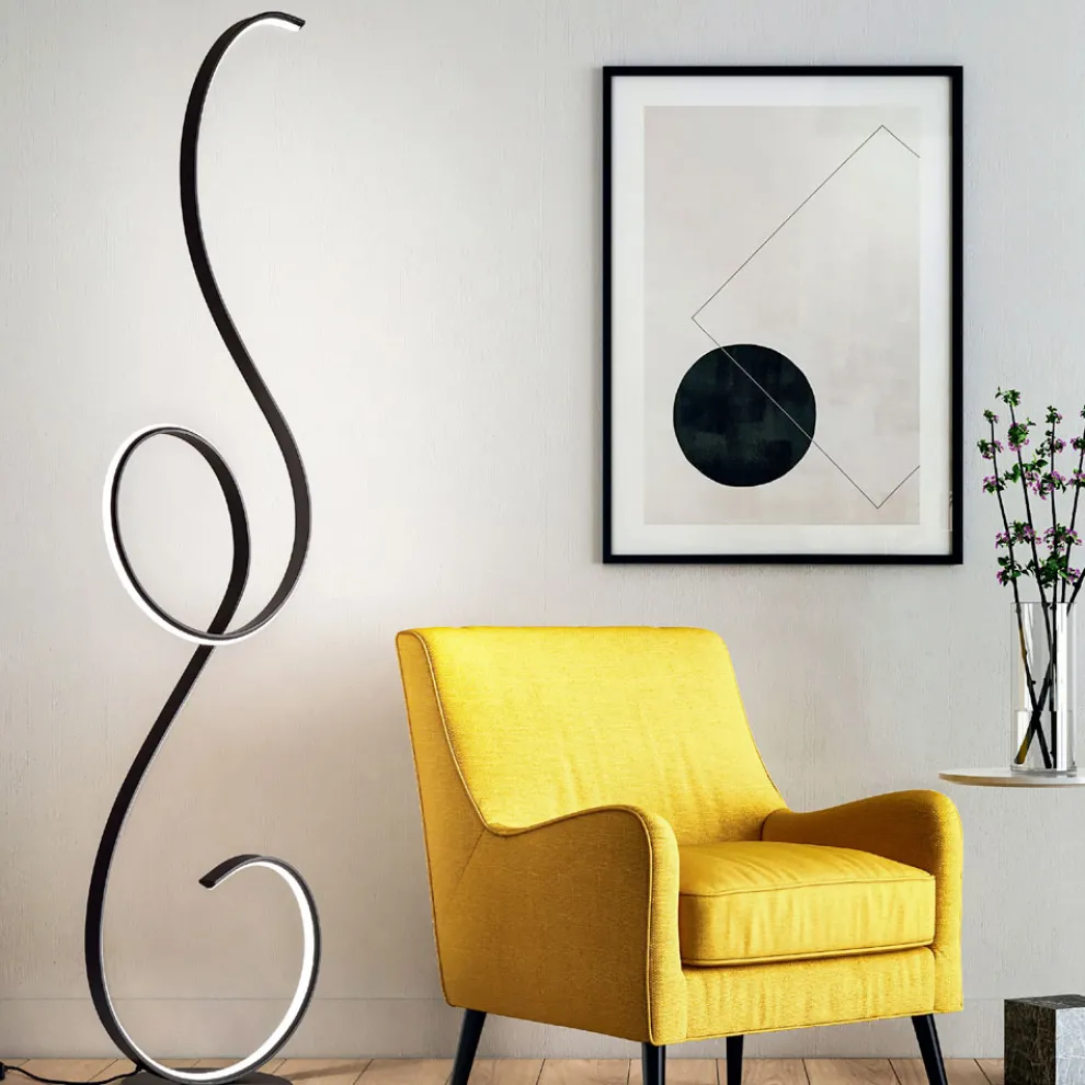 LED-Stehlampe mit Design-Klack lackierter Metallstruktur