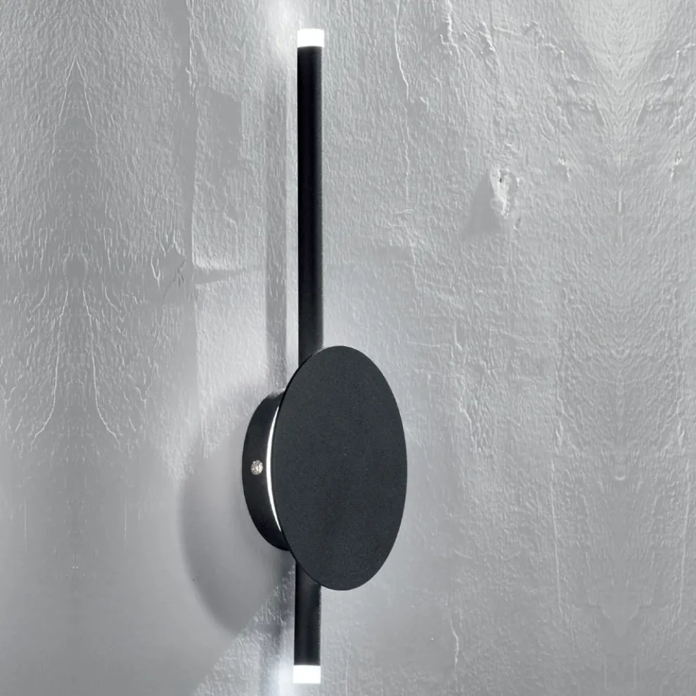 LED-Wandleuchte im modernen Design aus Metall in Weiß, Schwarz oder Gold - Hand