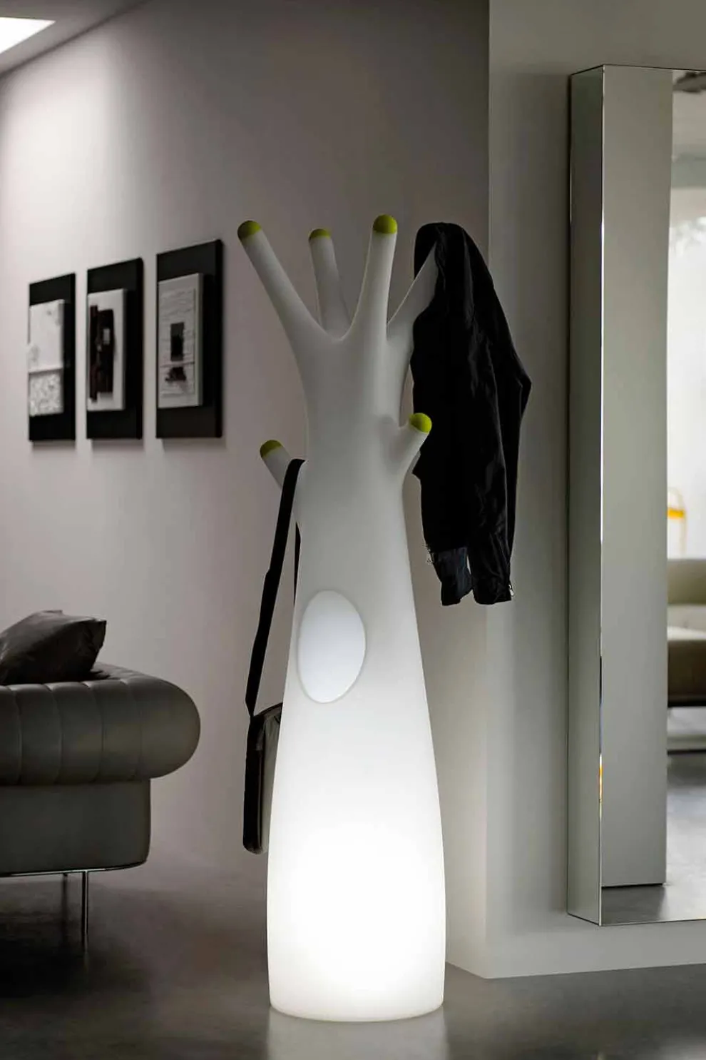 Leuchtender Kleiderständer aus Polyethylen mit LED-Licht Made in Italy - Oldia