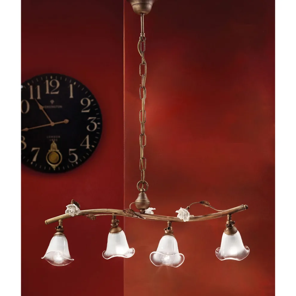 Lineare Pendelleuchte 4 Lichter aus Eisen, Glas und Keramikrosen - Siena