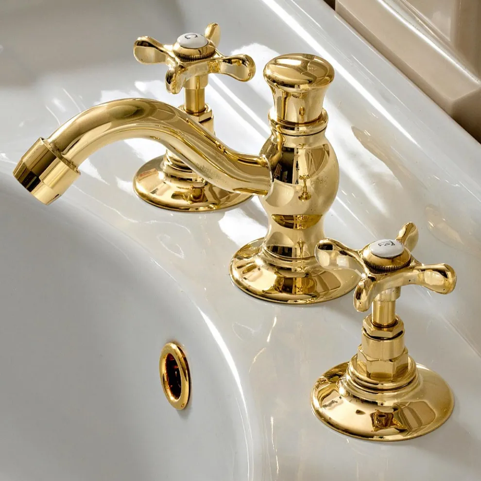 3-Loch-Waschtischbatterie mit klassischem handgefertigtem Messingablauf - Fioretta