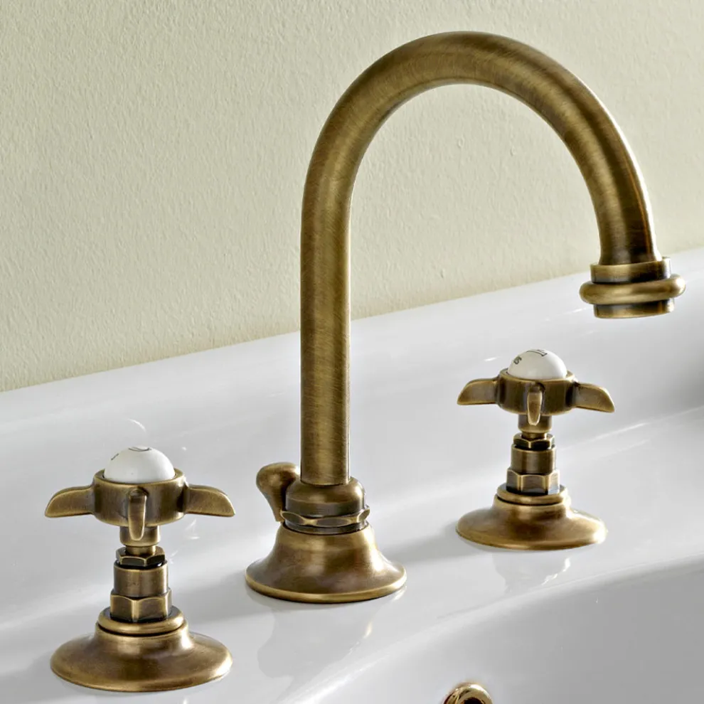 3-Loch-Waschtischbatterie mit hohem Auslauf aus Messing und Schmetterlingsgriffen - Miriano