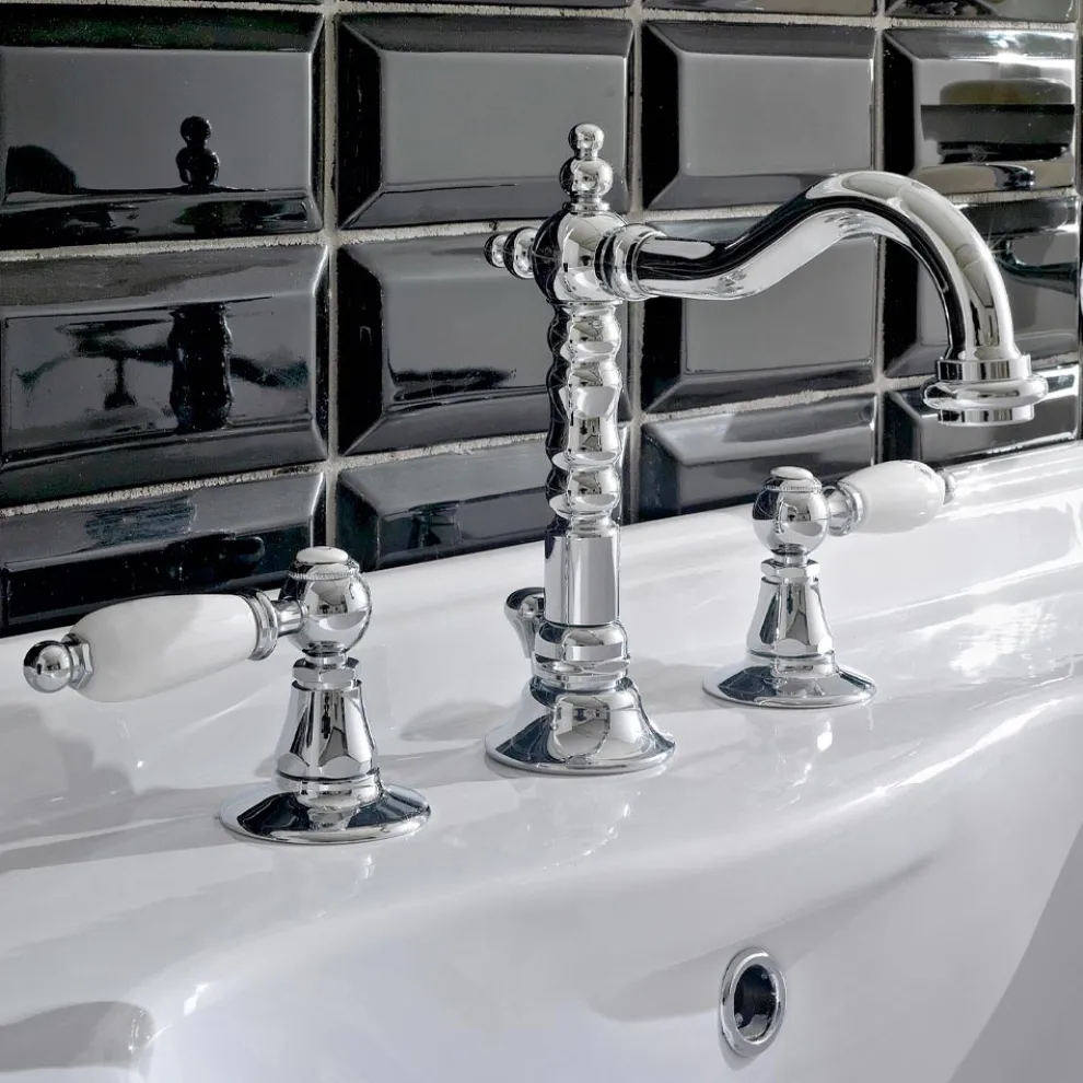 3-Loch-Waschtischbatterie mit Messingablauf im klassischen Handwerksstil - Noriana