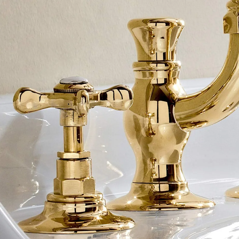 3-Loch-Waschtischbatterie mit hohem Auslauf aus klassischem handgefertigtem Messing - Fioretta