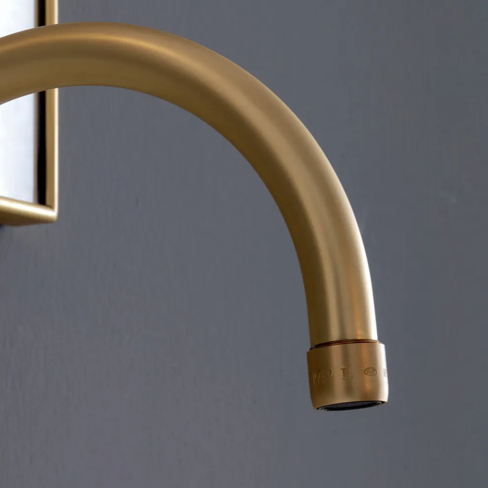 3-Loch-Waschtischmischer mit hohem Auslauf und Ablaufgarnitur aus Messing, hergestellt in Italien – Rot