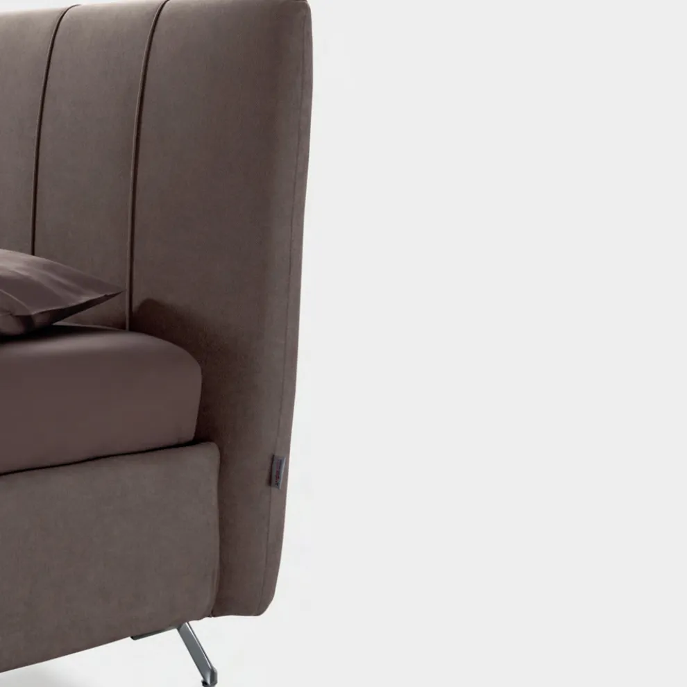 Doppelbett 160x190 mit Polsterung mit vertikalen Ripsprofilen - Nices