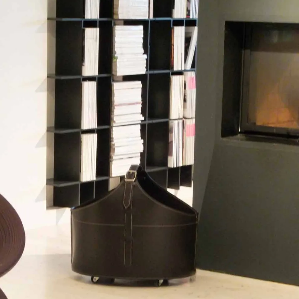 Multifunktionelle Kaminholztasche aus Leder undRollen Fabia